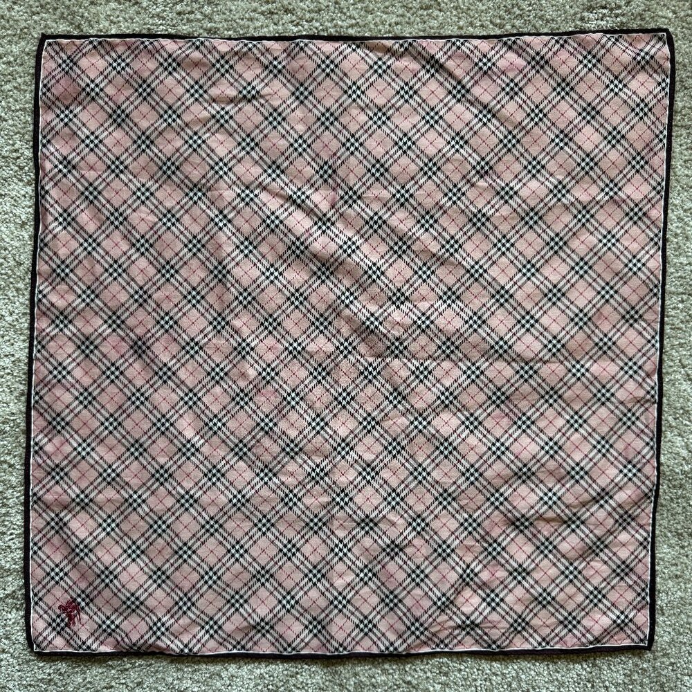 Burberry Hangerchief Nove Check Plaid Collection